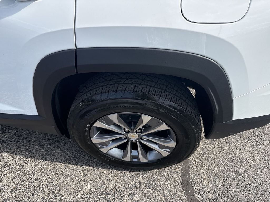 2025 Chevrolet Equinox LT - Photo 40