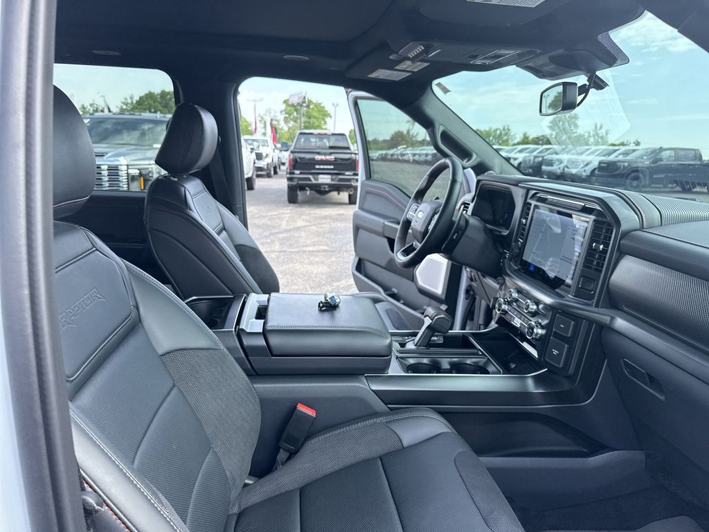 2025 Ford F-150 Raptor - Photo 35