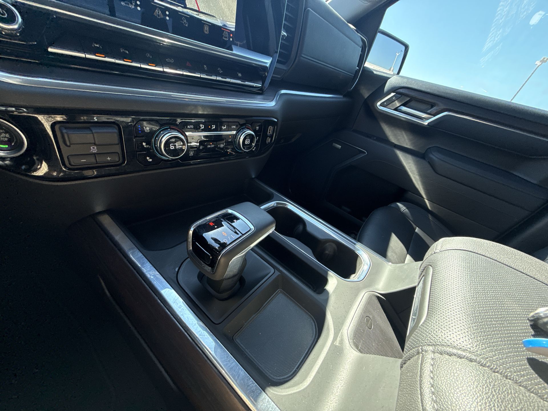 2025 GMC Sierra 1500 SLT - Photo 22