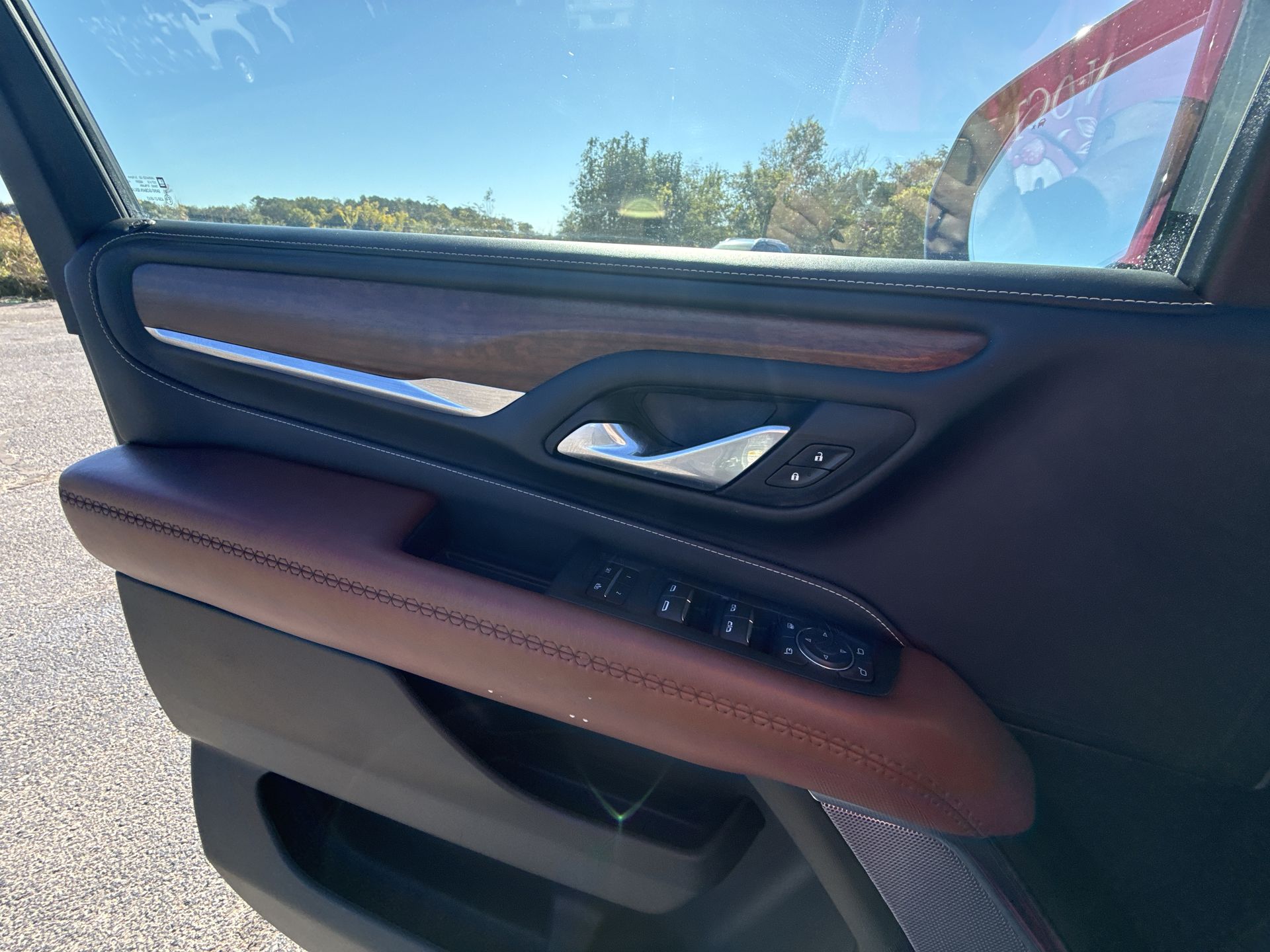 2024 GMC Yukon Denali Ultimate - Photo 30