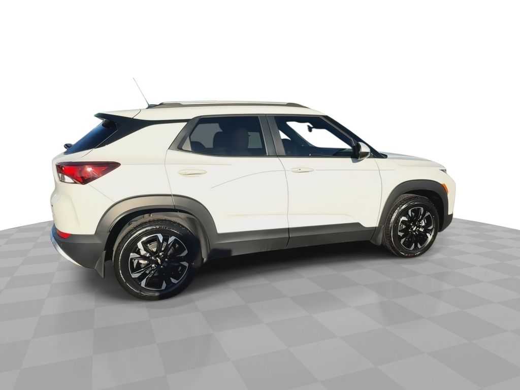 2021 Chevrolet Trailblazer LT photo 2