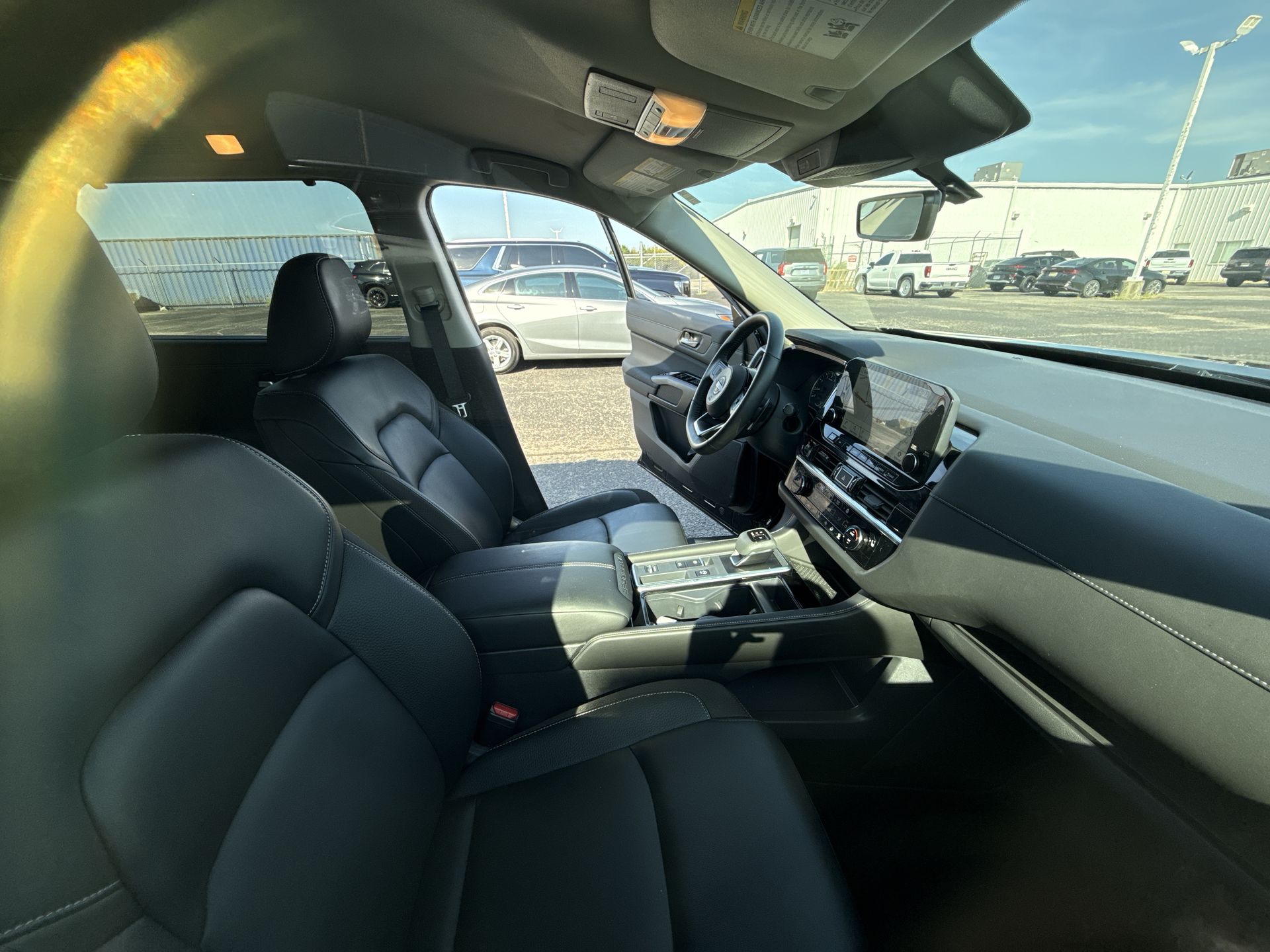 2025 Nissan Pathfinder SL - Photo 14