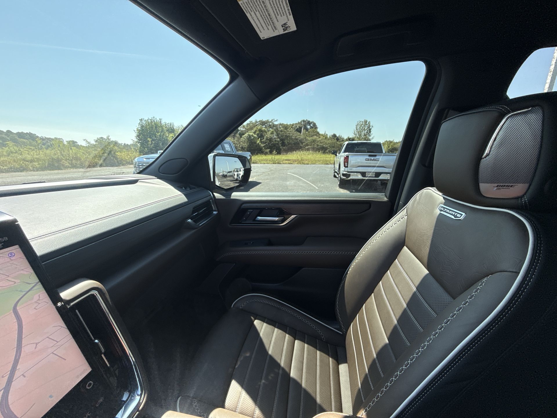 2026 GMC Yukon Denali Ultimate - Photo 15