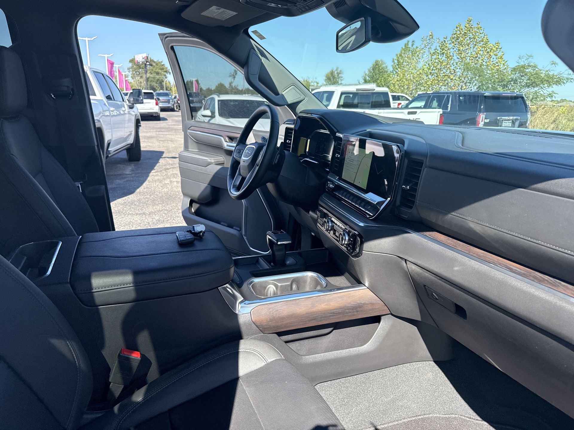 2025 GMC Sierra 1500 SLT - Photo 35