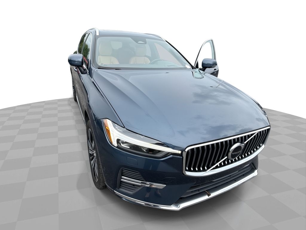 2023 Volvo XC60 B5 Ultimate Bright Theme FWD's photo