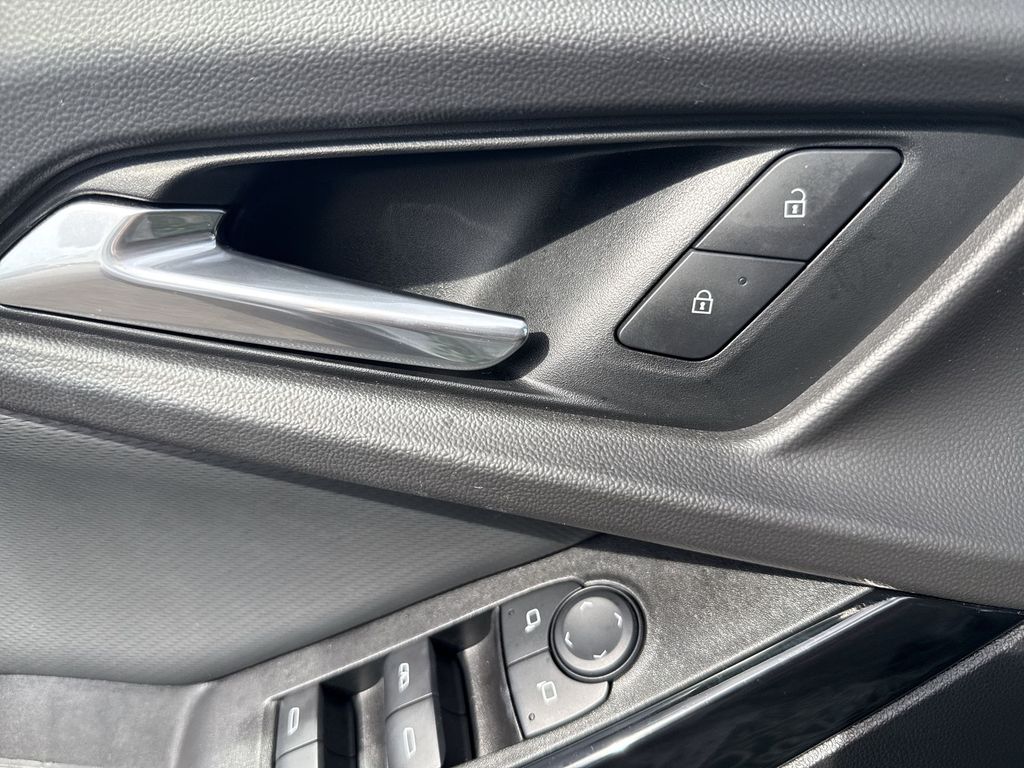 2025 Chevrolet Equinox LT - Photo 30