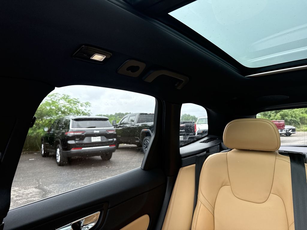 2023 Volvo XC60 Ultimate - Photo 10