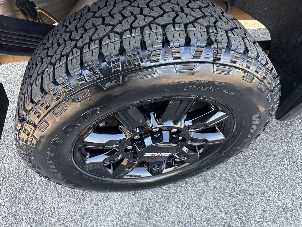 2024 GMC Sierra 2500HD AT4 - Photo 40