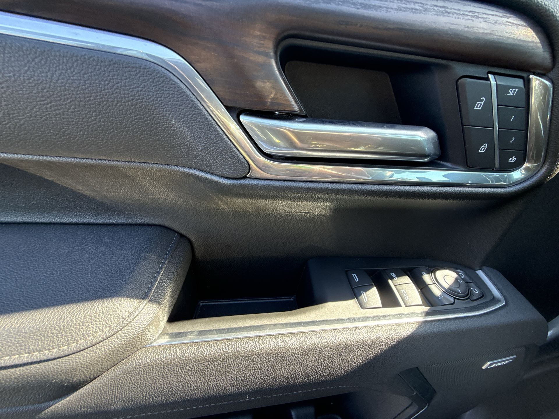 2025 GMC Sierra 1500 SLT - Photo 30