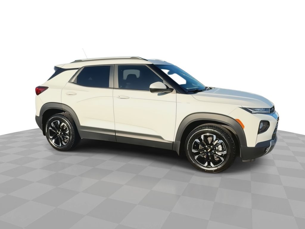 2021 Chevrolet Trailblazer LT photo 3