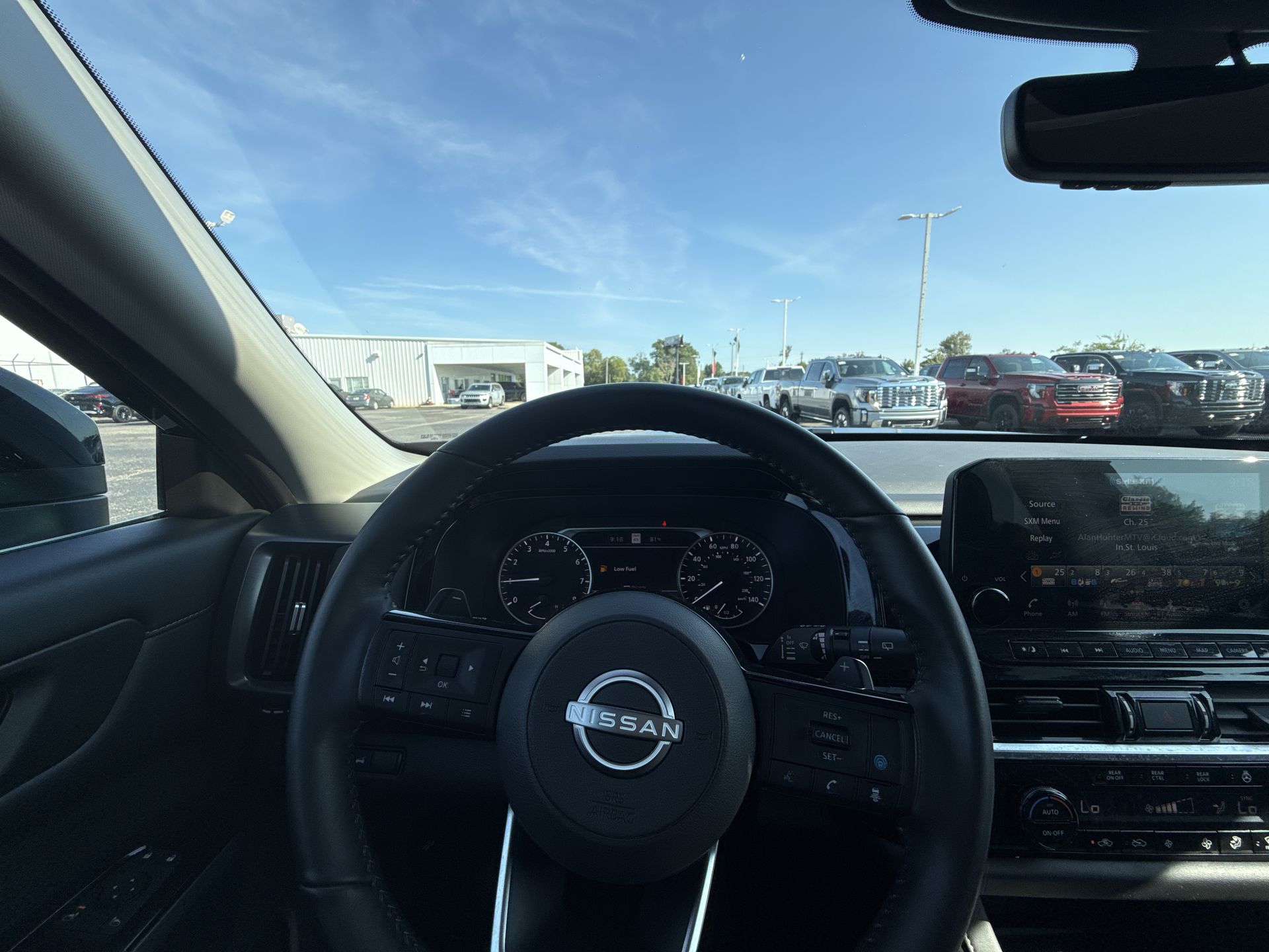 2025 Nissan Pathfinder SL - Photo 17