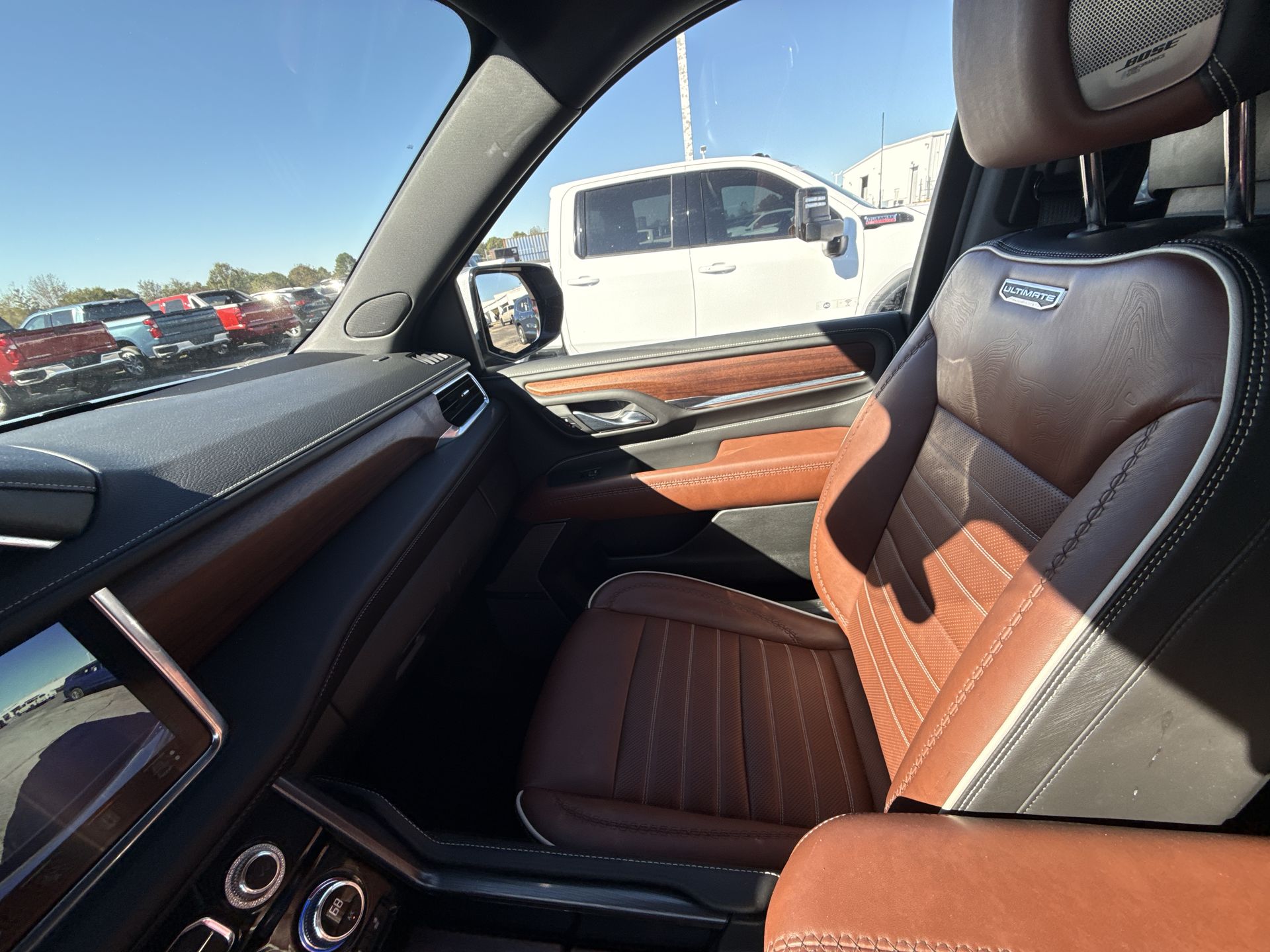 2024 GMC Yukon Denali Ultimate - Photo 26