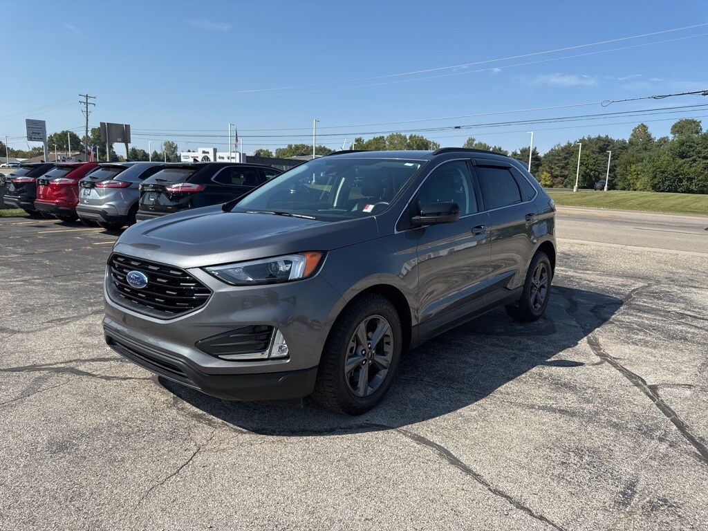 2022 Ford Edge SEL photo 3