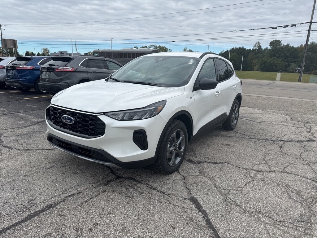 2026 Ford Escape ST-Line photo 2