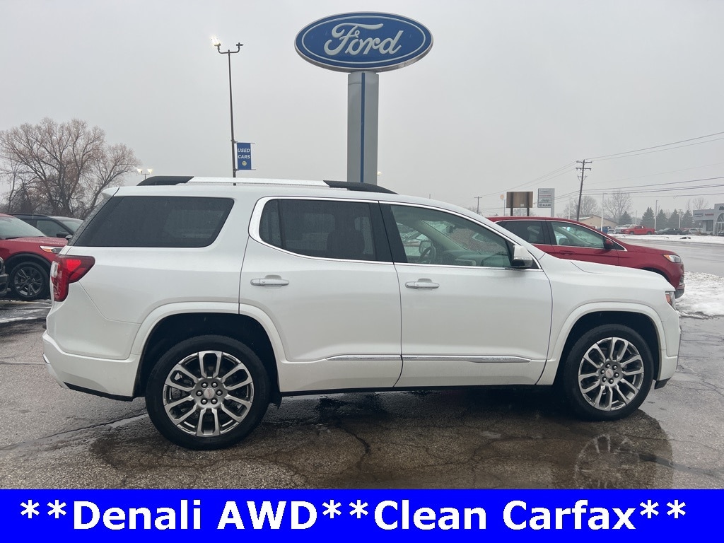 2023 GMC Acadia Denali's photo