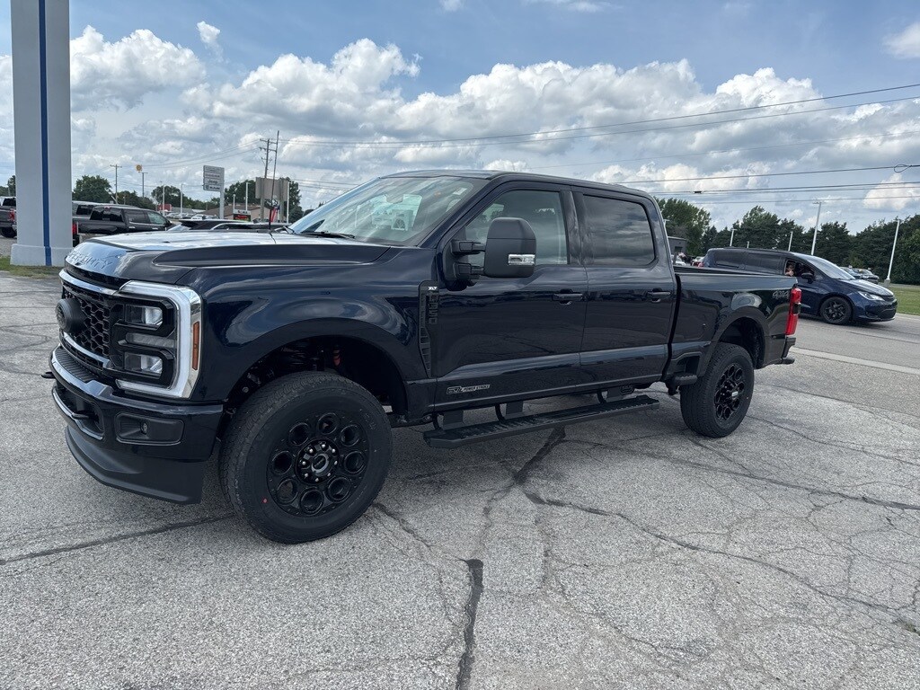 2025 Ford F-350 photo 3