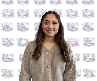 Staff member Olivia Vega from ID_2afdaabc90ca