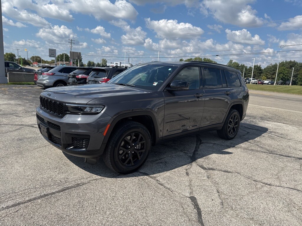 2024 Jeep Grand Cherokee Altitude photo 3