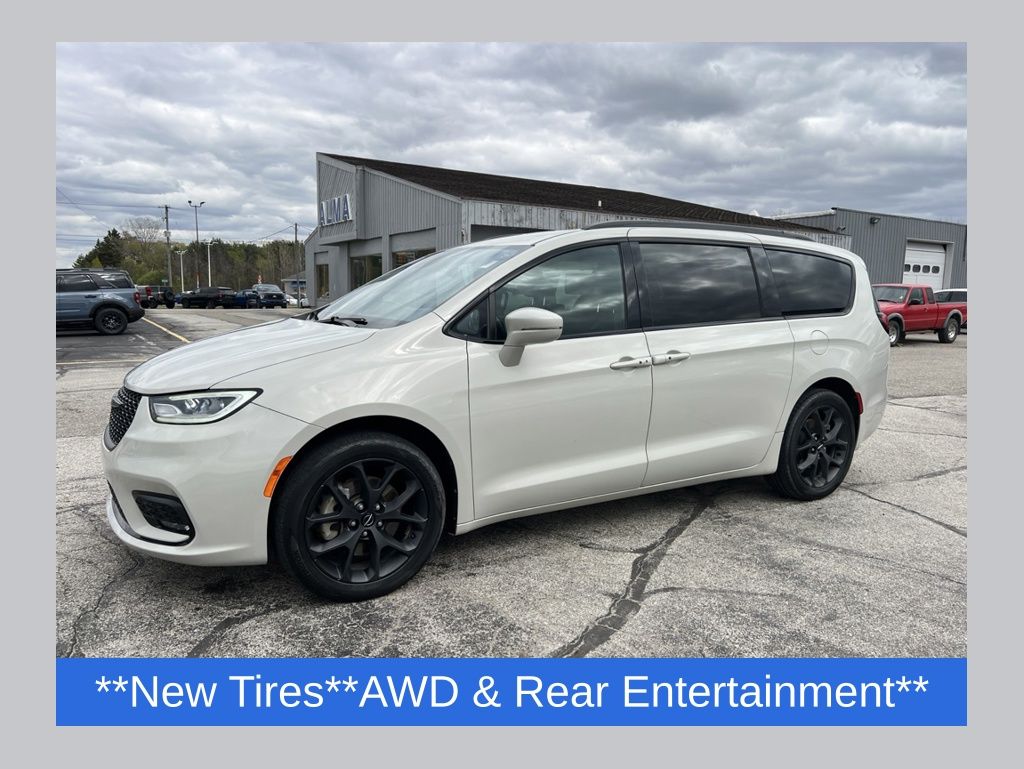 2021 Chrysler Pacifica Touring L's photo