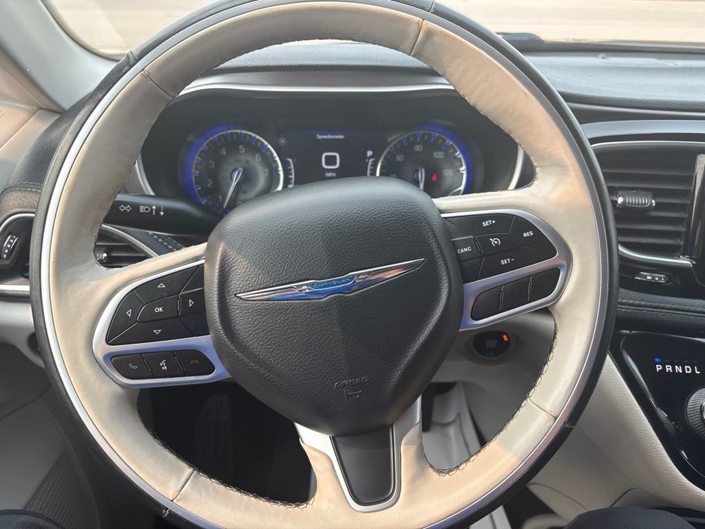 Bright White Clearcoat 2019 Chrysler Pacifica Minivan Front-Wheel Drive 9-Speed Automatic