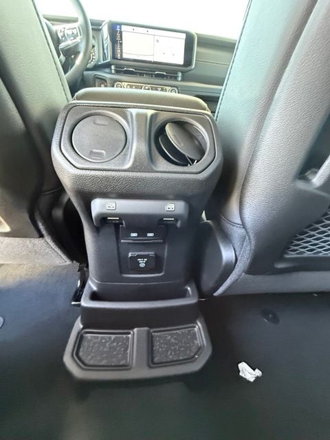 2026 Jeep Wrangler 4-Door Sahara - Photo 21