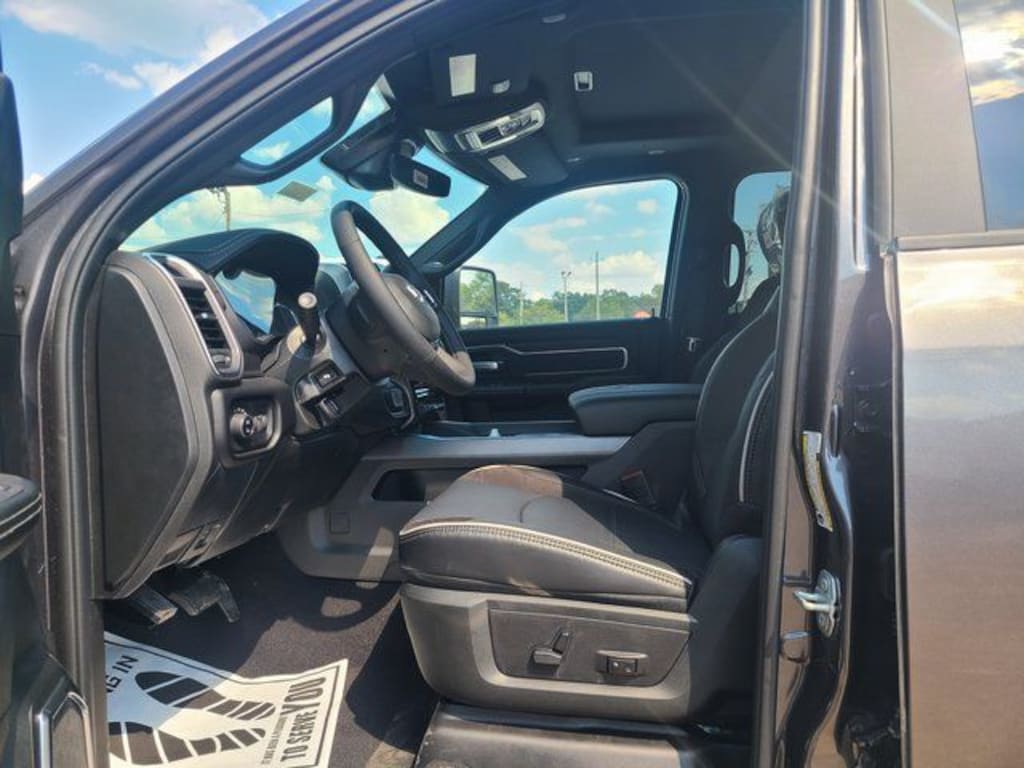 New 2026 Ram 2500 LARAMIE CREW CAB 4X4 6'4 BOX Pickup