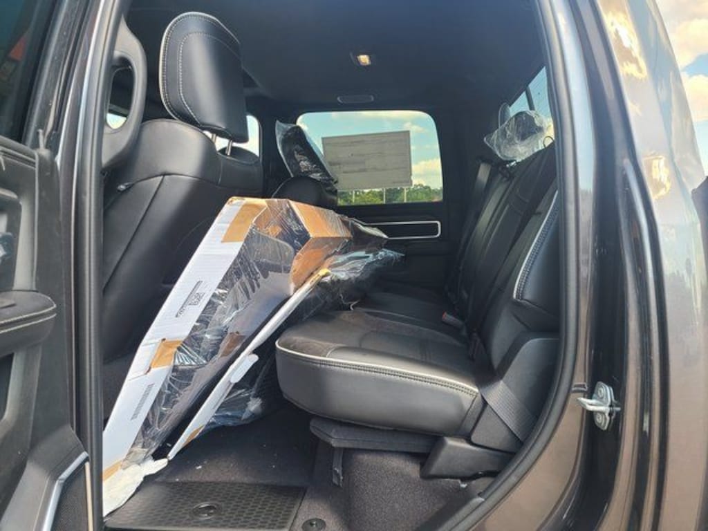 New 2026 Ram 2500 LARAMIE CREW CAB 4X4 6'4 BOX Pickup