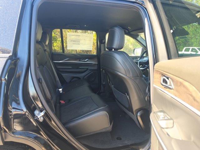 New 2027 Jeep Grand Cherokee 2 Row LAREDO 4X Sport Utility
