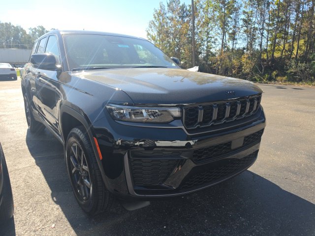 New 2027 Jeep Grand Cherokee 2 Row LAREDO 4X Sport Utility