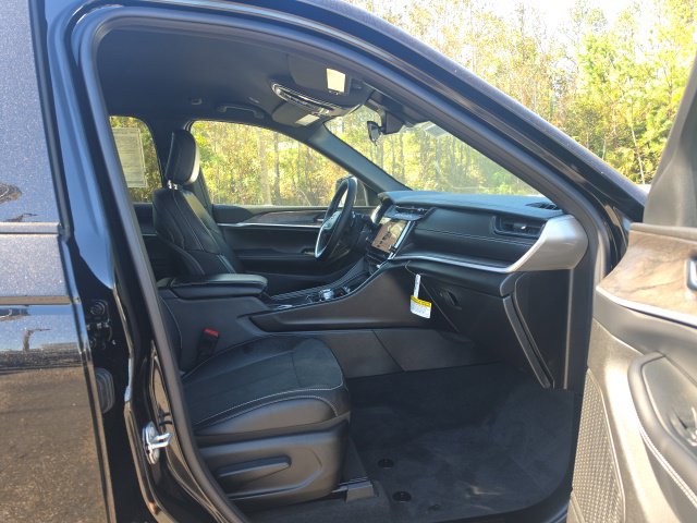 New 2027 Jeep Grand Cherokee 2 Row LAREDO 4X Sport Utility