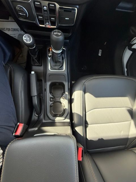 2026 Jeep Wrangler 4-Door Sahara - Photo 17