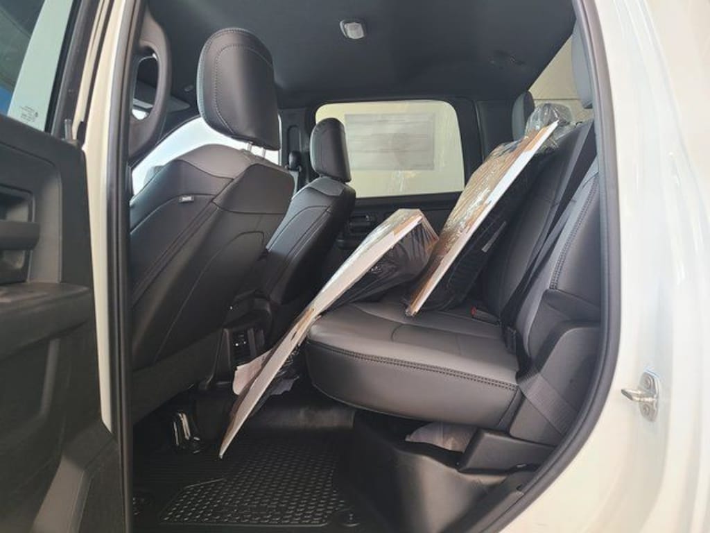 New 2026 Ram 2500 TRADESMAN CREW CAB 4X4 6'4 BOX Pickup