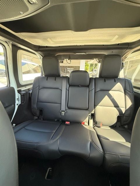 2026 Jeep Wrangler 4-Door Sahara - Photo 18