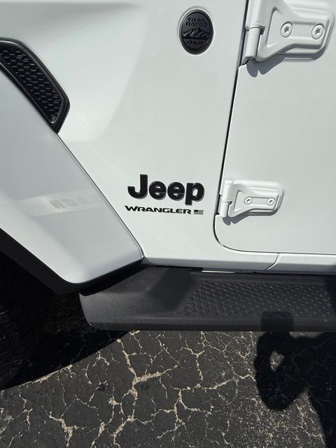 2026 Jeep Wrangler 4-Door Sahara - Photo 10