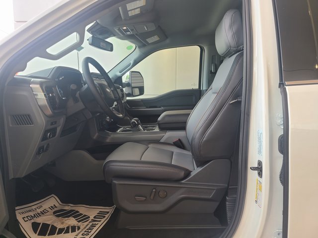 2025 Ford F-150 Lariat photo 3