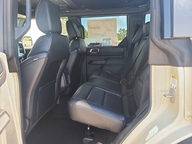 2025 Ford Bronco Outer Banks photo 4