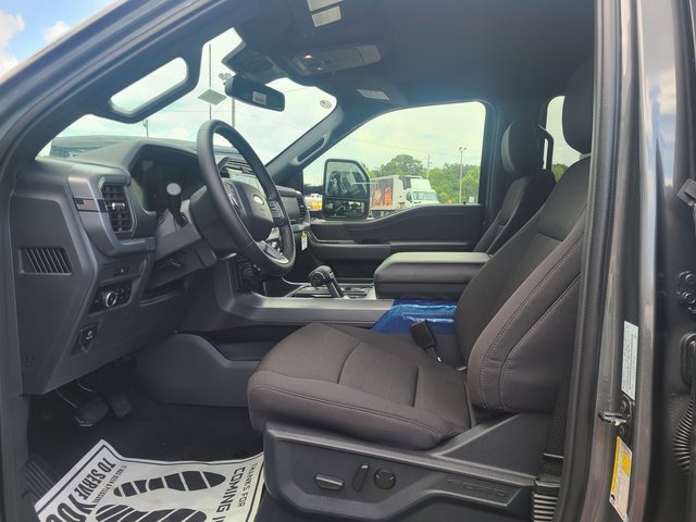 2025 Ford F-150 XLT photo 2