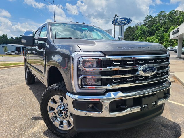 2025 Ford F-250 photo 2
