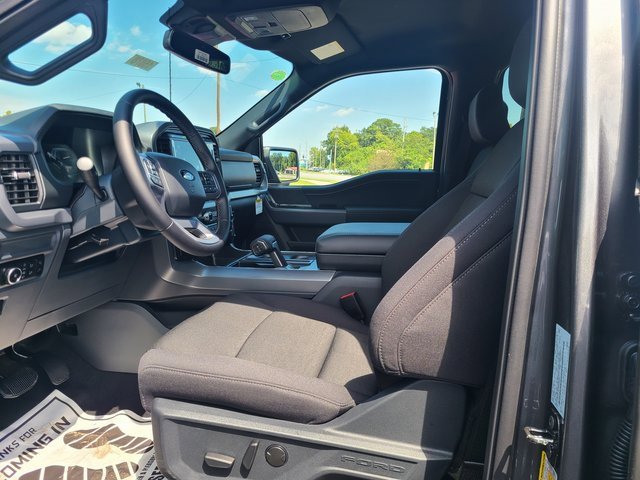 2025 Ford F-150 XLT photo 3
