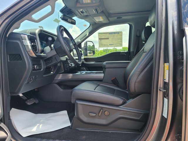 2025 Ford F-250 photo 3