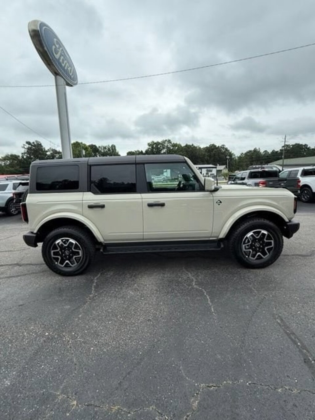 New 2026 Ford Bronco Outer Banks SUV