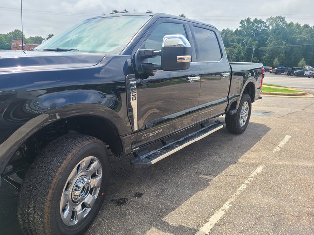 2025 Ford F-250 photo 2