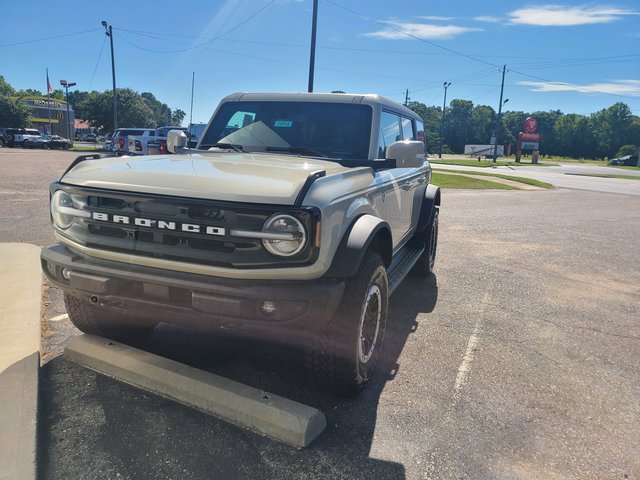2025 Ford Bronco Outer Banks photo 2