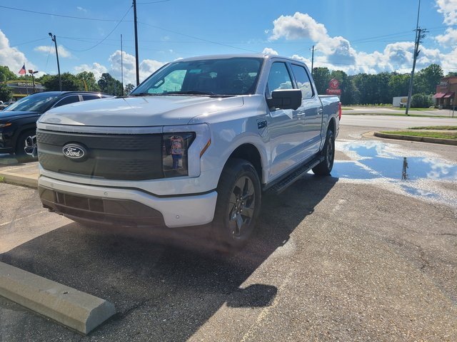 2025 Ford F-150 Lightning photo 2
