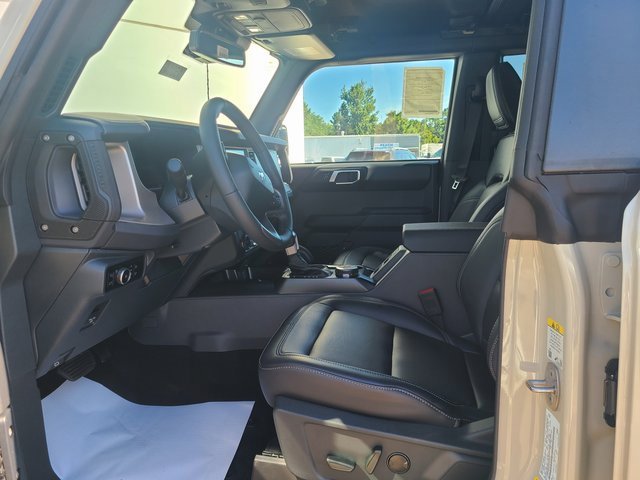 2025 Ford Bronco Outer Banks photo 3