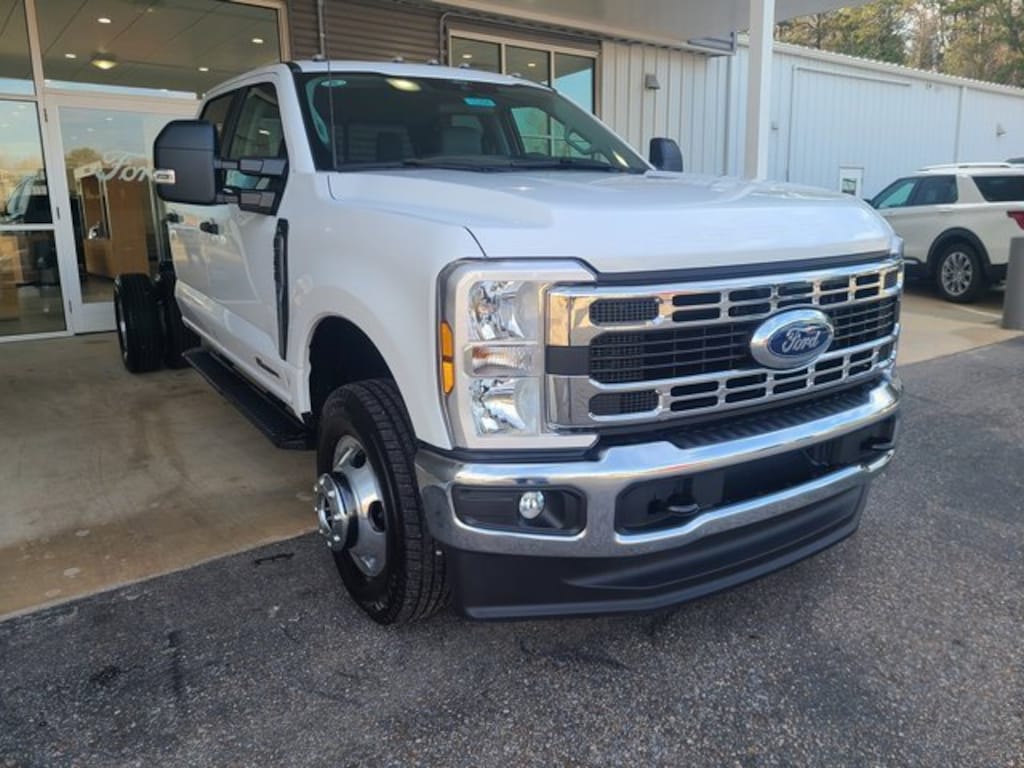 New 2026 Ford F-350 Chassis Truck Crew Cab