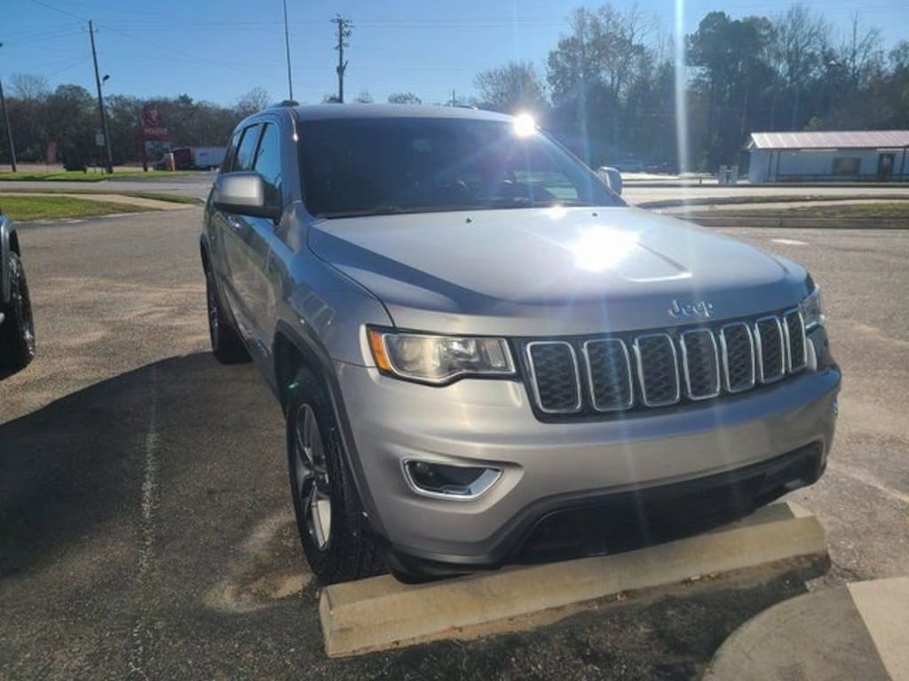 Used 2019 Jeep Grand Cherokee Laredo SUV