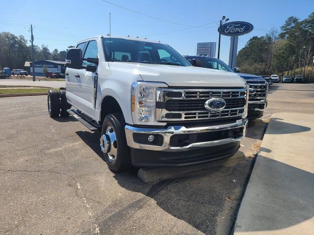 2026 Ford F-350 Chassis Truck Crew Cab 