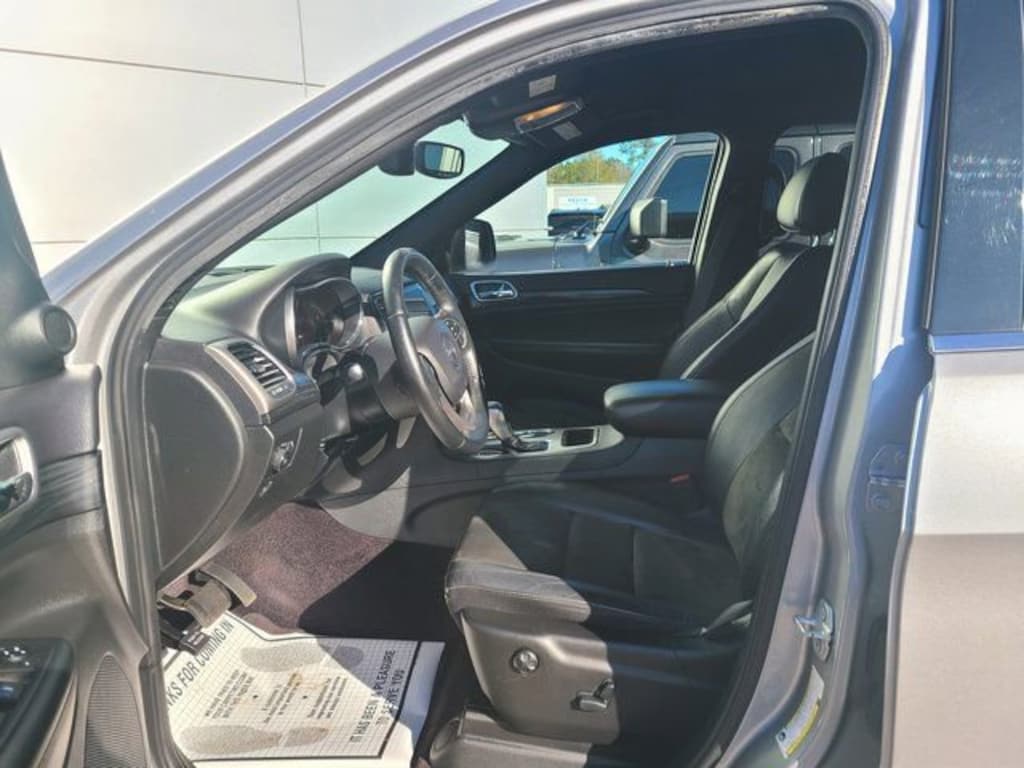 Used 2019 Jeep Grand Cherokee Laredo SUV