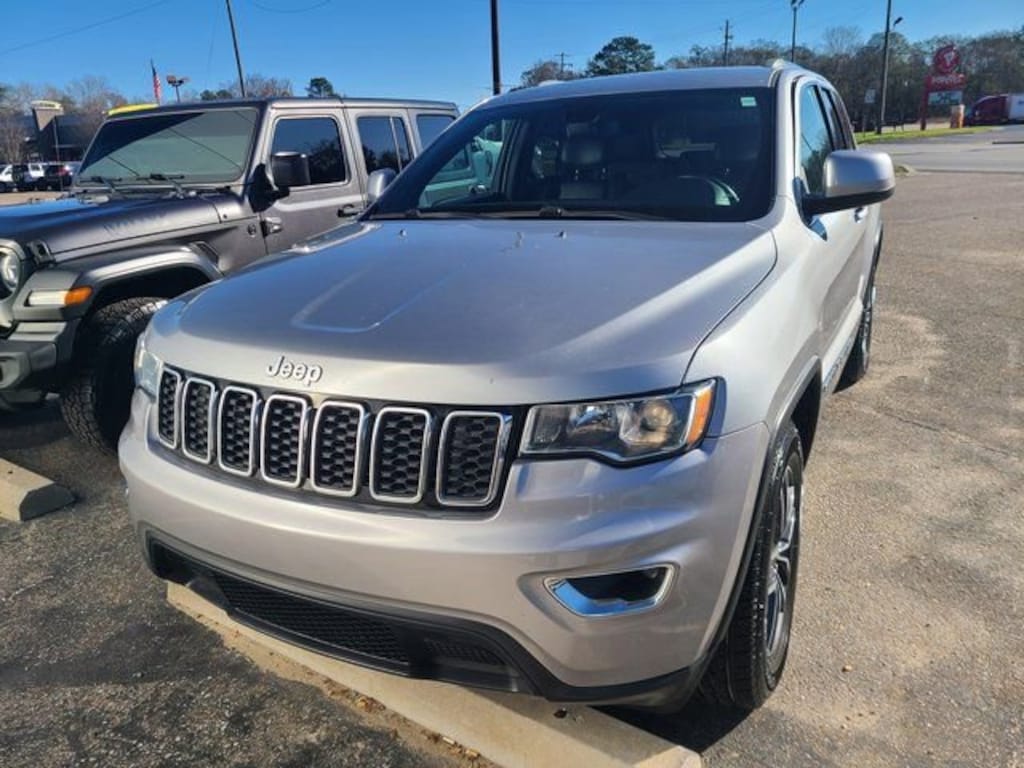 Used 2019 Jeep Grand Cherokee Laredo SUV